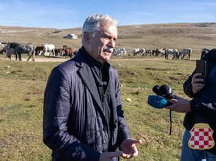 thumbnail_13 11 Foto Ugovor 9.jpg